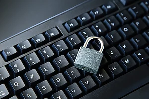 Bezpieczne zarządzanie uprawnieniami w CRM